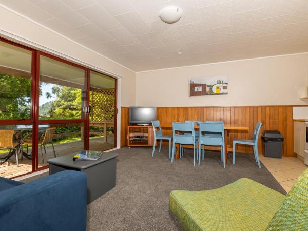 Blue Lake TOP 10 Holiday Park : photo 1 de la chambre lake view cabin with kitchen