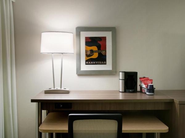 Holiday Inn Nashville Vanderbilt, an IHG Hotel : photo 8 de la chambre chambre lit king-size exécutive