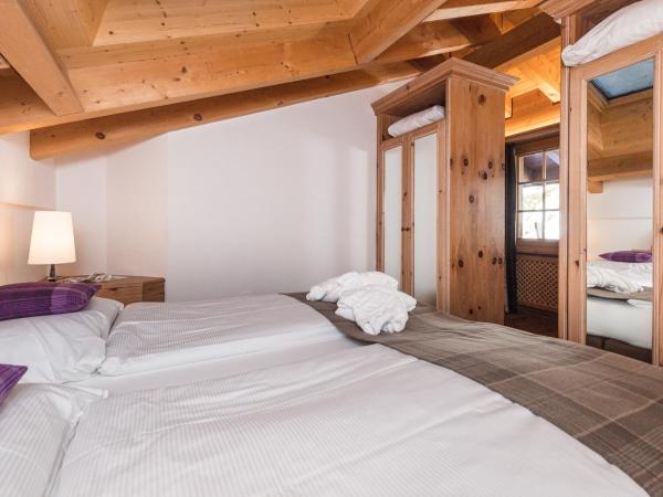 Hotel Bella Vista Zermatt : photo 2 de la chambre suite chalet avec chambres séparées et balcon