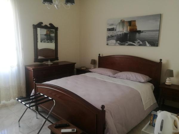 Antoniet : photo 5 de la chambre chambre double avec salle de bains privative