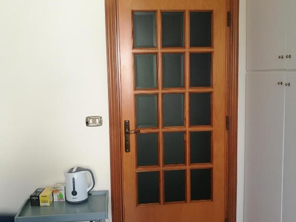 Antoniet : photo 2 de la chambre chambre lits jumeaux avec salle de bains privative séparée