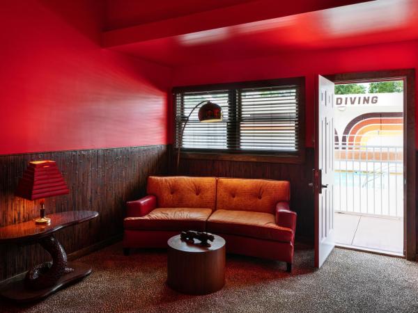 The Dive Motel and Swim Club : photo 3 de la chambre suite lit king-size avec piscine