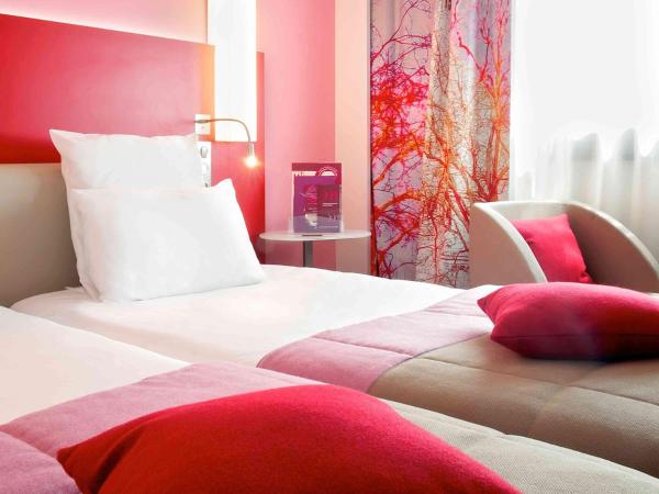 Mercure Paris Montmartre Sacré Coeur : photo 3 de la chambre chambre lits jumeaux supérieure avec canapé-lit