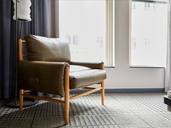 Kimpton Hotel Monaco Denver, an IHG Hotel : photo 8 de la chambre chambre lit king-size essentielle avec douche à l'italienne