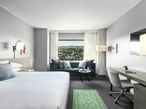 Kimpton Everly Hotel Hollywood, an IHG Hotel : photo 1 de la chambre chambre lit king-size essentielle - vue sur panneau hollywood