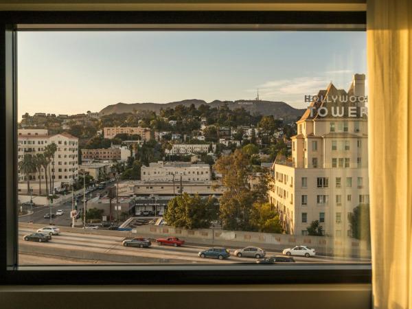 Kimpton Everly Hotel Hollywood, an IHG Hotel : photo 3 de la chambre chambre lit king-size essentielle - vue sur panneau hollywood