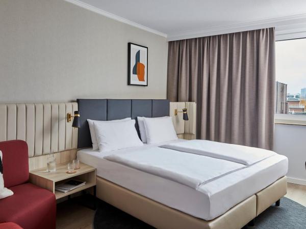 Crowne Plaza Hamburg-City Alster, an IHG Hotel : photo 10 de la chambre premium king room with alster view