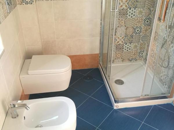 Antoniet : photo 1 de la chambre chambre lits jumeaux avec salle de bains privative séparée