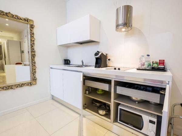 Opera Relais De Charme - Aparthotel : photo 5 de la chambre studio supérieur avec balcon