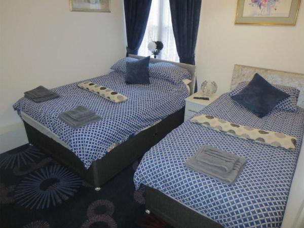 The Salendine : photo 8 de la chambre chambre triple avec salle de bains privative