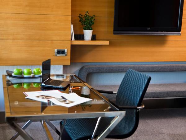 Point Hotel Barbaros : photo 5 de la chambre suite junior exécutive - accès au salon exécutif