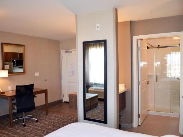Staybridge Suites - Red Deer North, an IHG Hotel : photo 1 de la chambre suite studio lit king-size