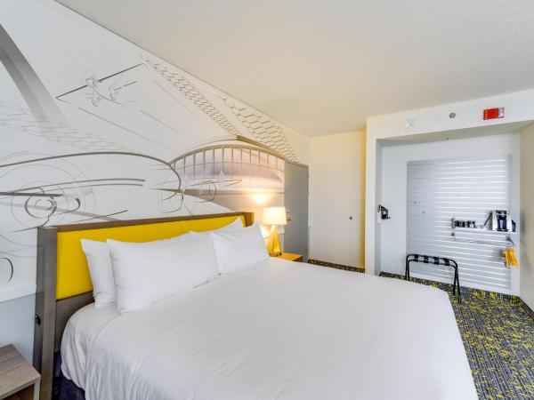 Saint Louis Airport Hotel : photo 8 de la chambre chambre lit king-size pour personnes à mobilité réduite