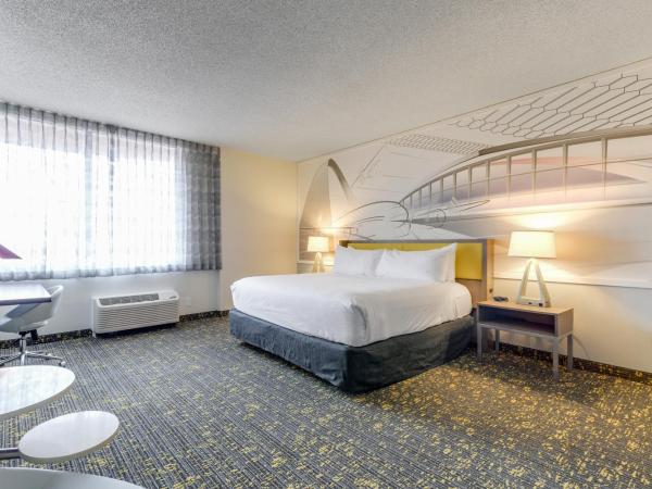 Saint Louis Airport Hotel : photo 6 de la chambre chambre lit king-size pour personnes à mobilité réduite