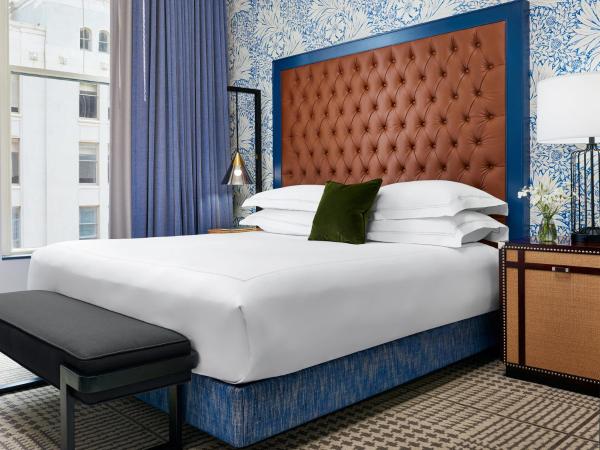 Kimpton Hotel Monaco Denver, an IHG Hotel : photo 9 de la chambre chambre lit king-size essentielle avec douche à l'italienne