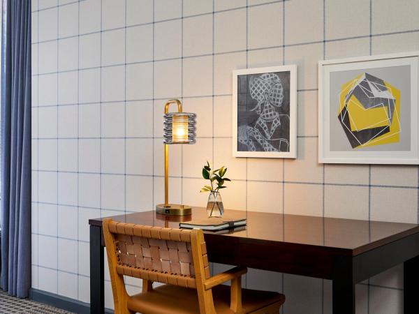 Kimpton Hotel Monaco Denver, an IHG Hotel : photo 3 de la chambre chambre double avec 2 lits doubles et douche accessible en fauteuil roulant