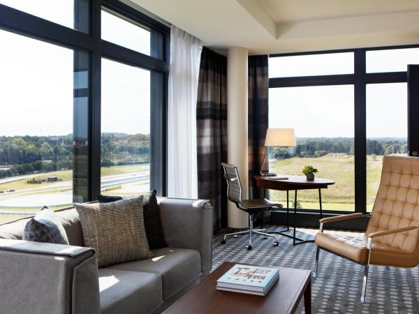 Kimpton Overland Hotel - Atlanta Airport, an IHG Hotel : photo 3 de la chambre suite conférence lit king-size