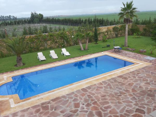 Riad TANJIL : photo 3 de la chambre chambre double ou lits jumeaux - vue sur piscine