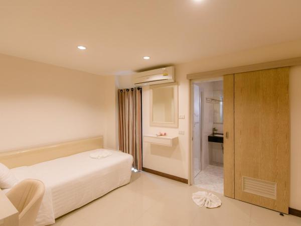 De Hug Hotel & Residence : photo 8 de la chambre grande chambre triple de luxe 