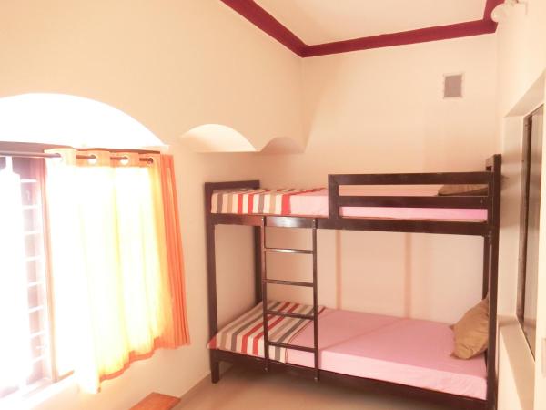 Kochill - Relax & Stay - : photo 2 de la chambre chambre lits jumeaux avec salle de bains commune