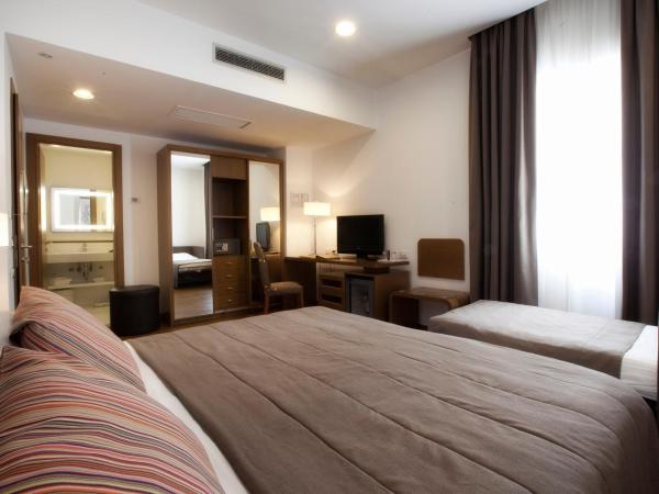 Hotel Plaza : photo 5 de la chambre chambre triple confort