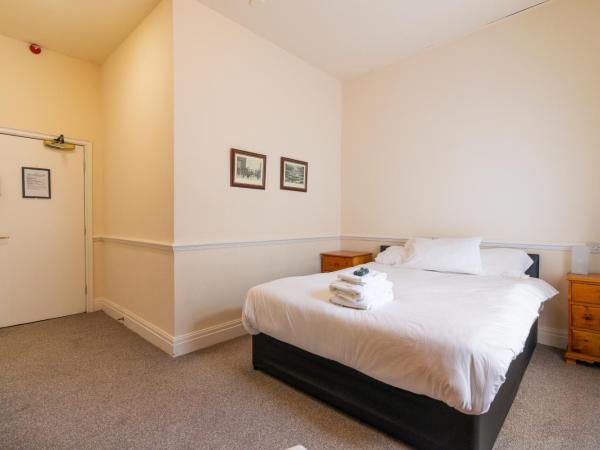 Old Trafford Stadium Hotel : photo 1 de la chambre chambre triple deluxe avec salle de bains privative