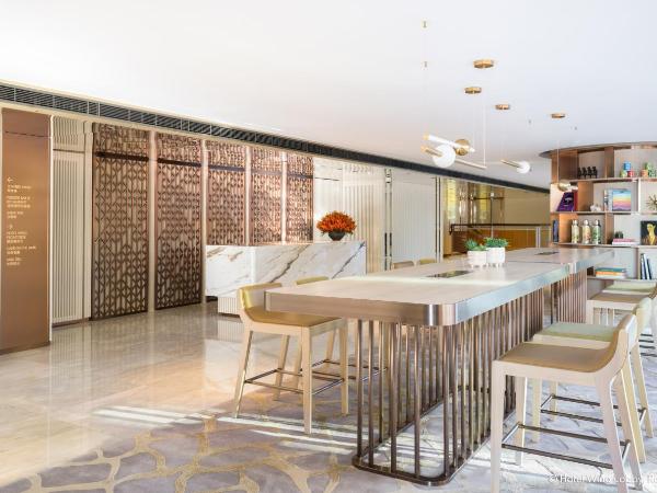 The Royal Pacific Hotel & Towers : photo 3 de la chambre chambre premier