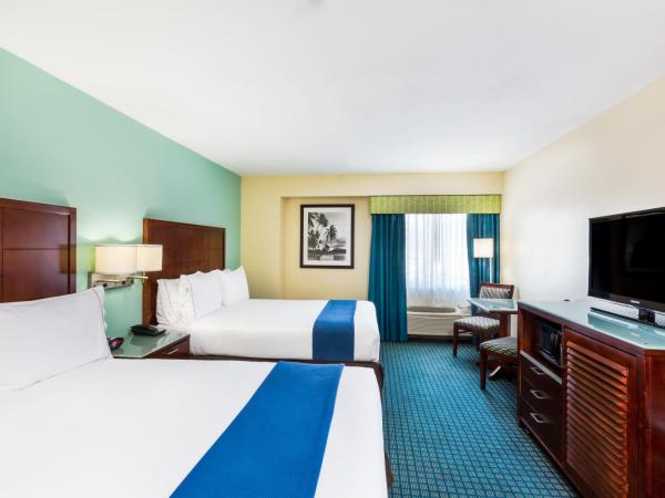 GreenTree Inn San Diego Mission Bay : photo 1 de la chambre chambre avec 2 grands lits queen-size