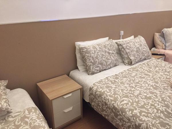 Lira Guest House B&B : photo 3 de la chambre chambre triple