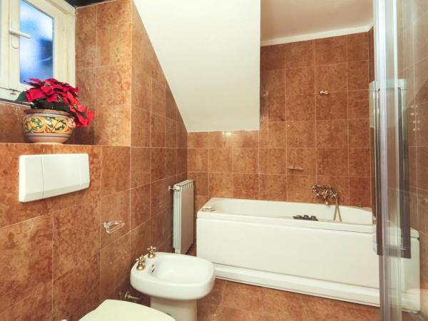 Chiossone Suites : photo 5 de la chambre suite junior avec baignoire spa