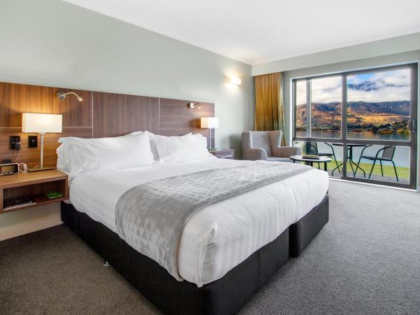 Holiday Inn Queenstown Frankton Road, an IHG Hotel : photo 10 de la chambre chambre premium avec vue sur le lac