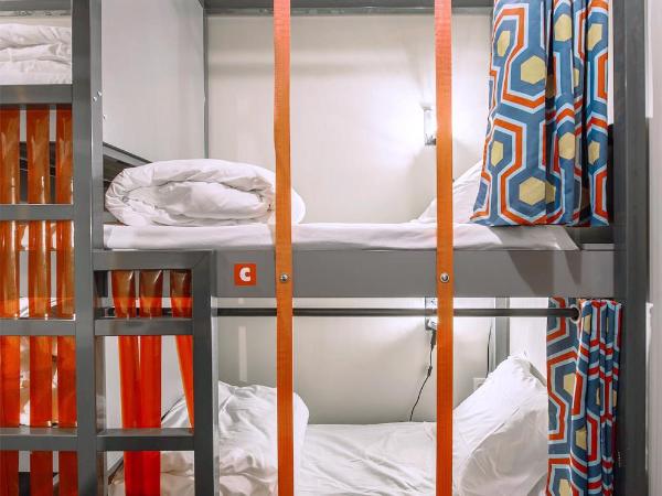 The People - Paris Belleville IEx Les PiaulesI : photo 5 de la chambre lit dans un dortoir supérieur mixte de 4 lits