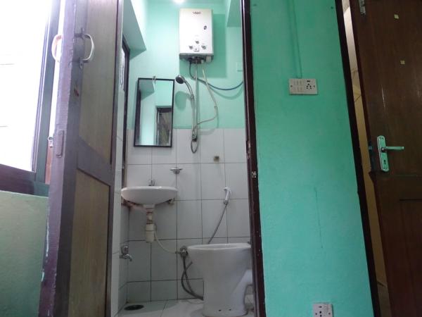 Green House Lodge : photo 1 de la chambre chambre double ou lits jumeaux avec salle de bains