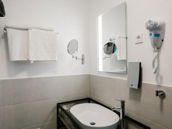 Hotel Blue : photo 8 de la chambre chambre triple standard