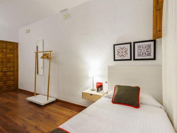 Hostal Austria : photo 7 de la chambre chambre triple