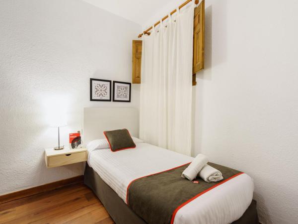 Hostal Austria : photo 6 de la chambre chambre triple