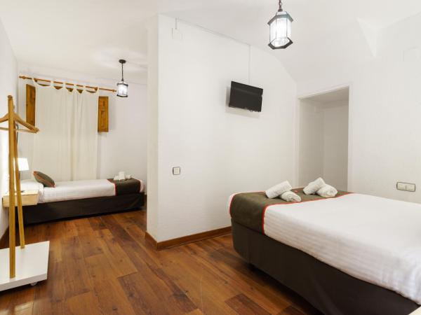 Hostal Austria : photo 3 de la chambre chambre triple