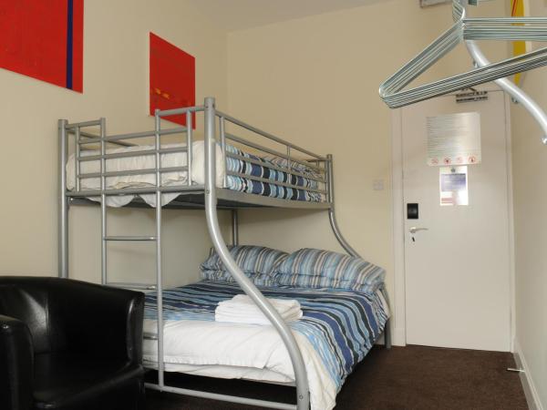 The Hostel : photo 4 de la chambre chambre privée avec 2 lits
