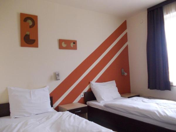 City Hotel Agoston : photo 9 de la chambre chambre quadruple