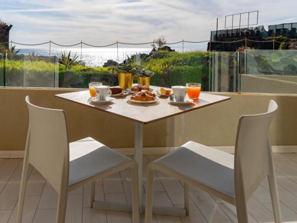 Zeus Hotel - Aparthotel - Meeting & Congress : photo 6 de la chambre chambre double - vue sur mer