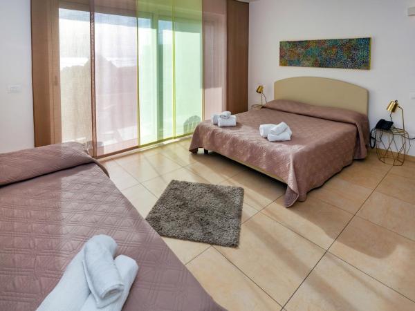 Zeus Hotel - Aparthotel - Meeting & Congress : photo 9 de la chambre chambre triple - vue sur mer