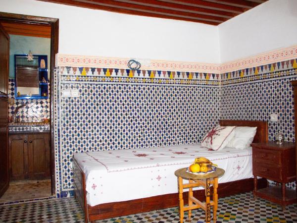 Riad Dar Senhaji : photo 8 de la chambre chambre double deluxe (2 adultes + 1 enfant)