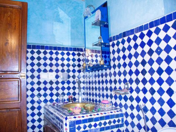 Riad Dar Senhaji : photo 6 de la chambre chambre double deluxe (2 adultes + 1 enfant)