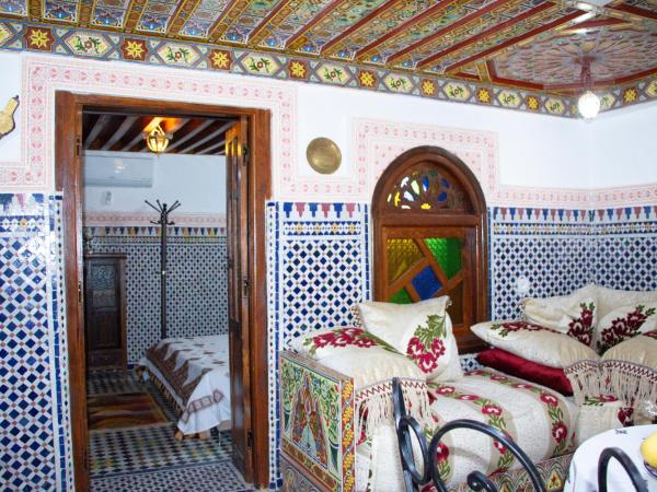 Riad Dar Senhaji : photo 4 de la chambre chambre double deluxe (2 adultes + 1 enfant)