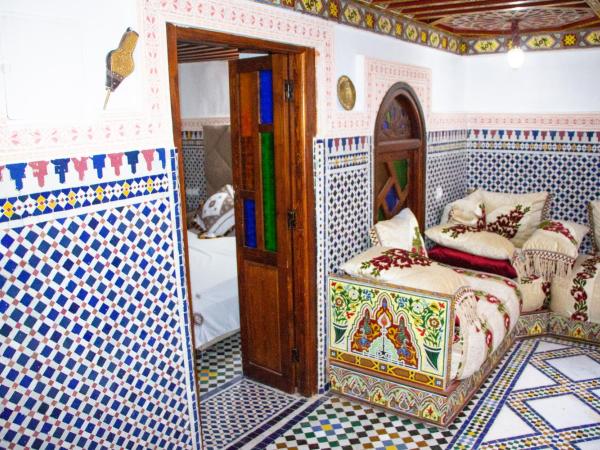 Riad Dar Senhaji : photo 3 de la chambre chambre double deluxe (2 adultes + 1 enfant)