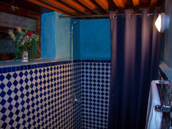 Riad Dar Senhaji : photo 2 de la chambre chambre double deluxe (2 adultes + 1 enfant)