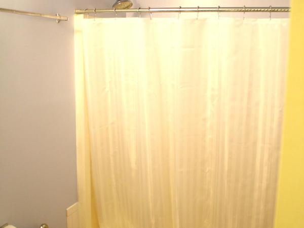 Leo House : photo 3 de la chambre chambre simple avec salle de bains privative