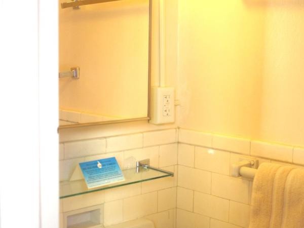 Leo House : photo 2 de la chambre chambre simple avec salle de bains commune