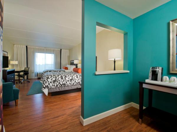Hotel Indigo Atlanta Airport College Park, an IHG Hotel : photo 4 de la chambre chambre exécutive avec 2 lits queen-size 