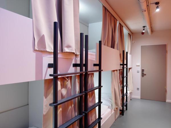 Maverick Urban Lodge : photo 2 de la chambre lit dans dortoir mixte de 6 lits